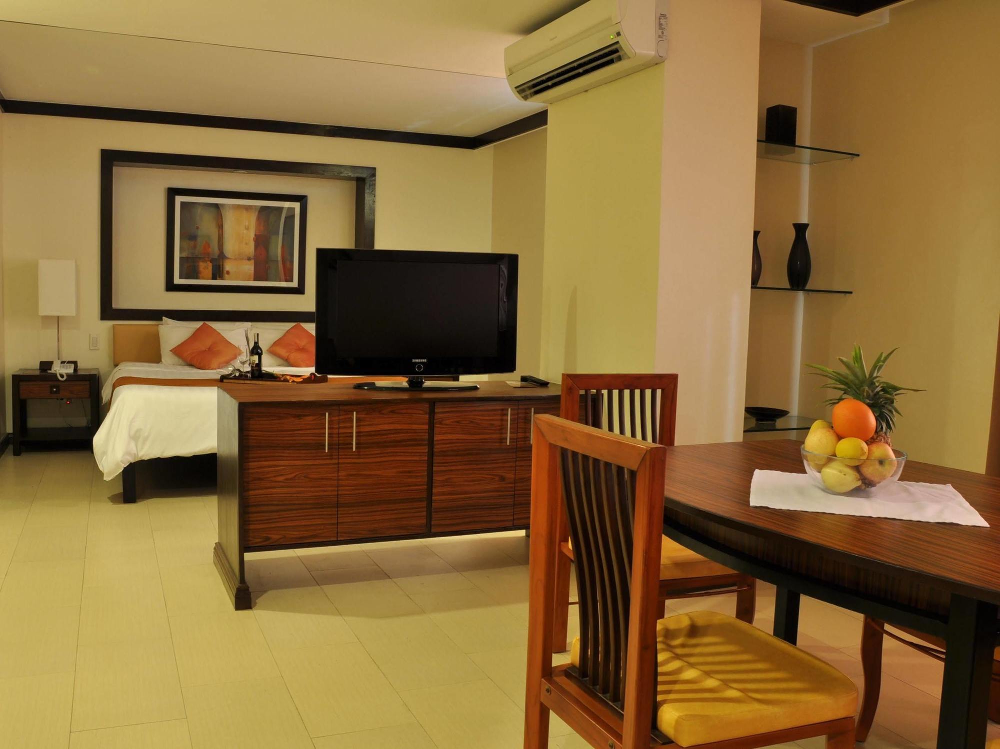 O Hotel Bacolod Exterior foto